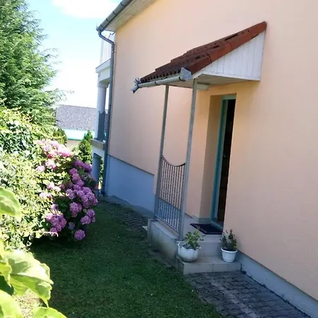 Gyoengyoes Apartman, Kenyelem 5 Percre A Termaltol Διαμέρισμα Zalakaros