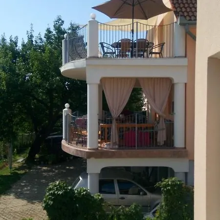 Gyoengyoes Apartman, Kenyelem 5 Percre A Termaltol شقة *